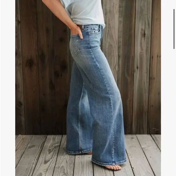 Carly Jean Los Angeles Holland Wide Leg Jeans - Picture 7 of 7